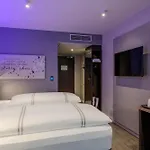 מלון Premier Centre
