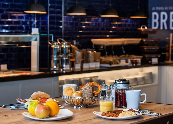 מלון Premier Centre *