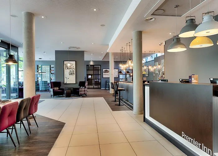 מלון Premier Centre *