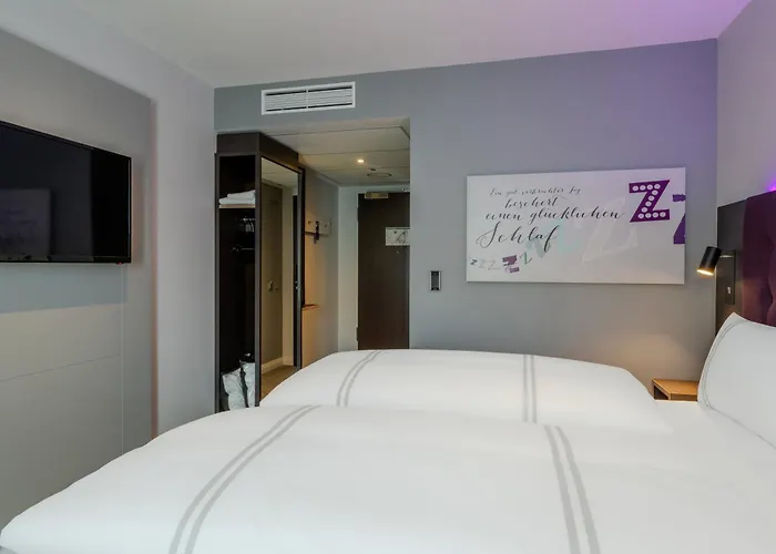 Premier Centre Hotel *