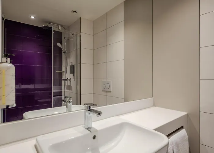 Premier Centre Hotel *