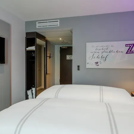 Premier Centre Hotel *